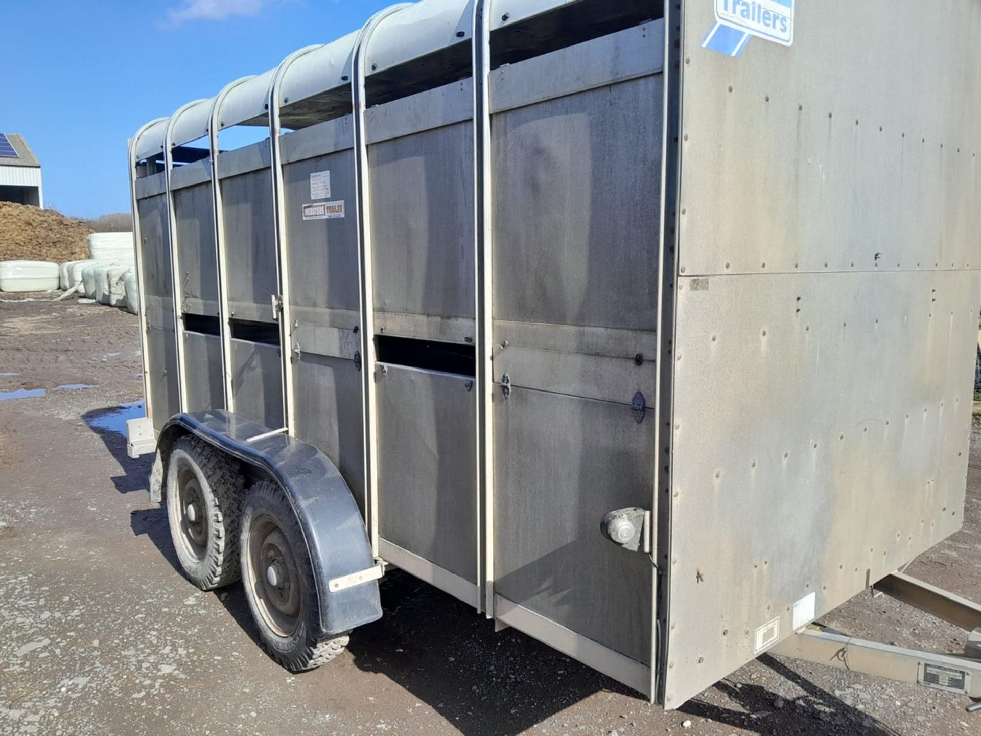 Ifor Williams 12' twin axle livestock trailer with internal cattle gate. Fitted for decks, with ramp - Image 6 of 9