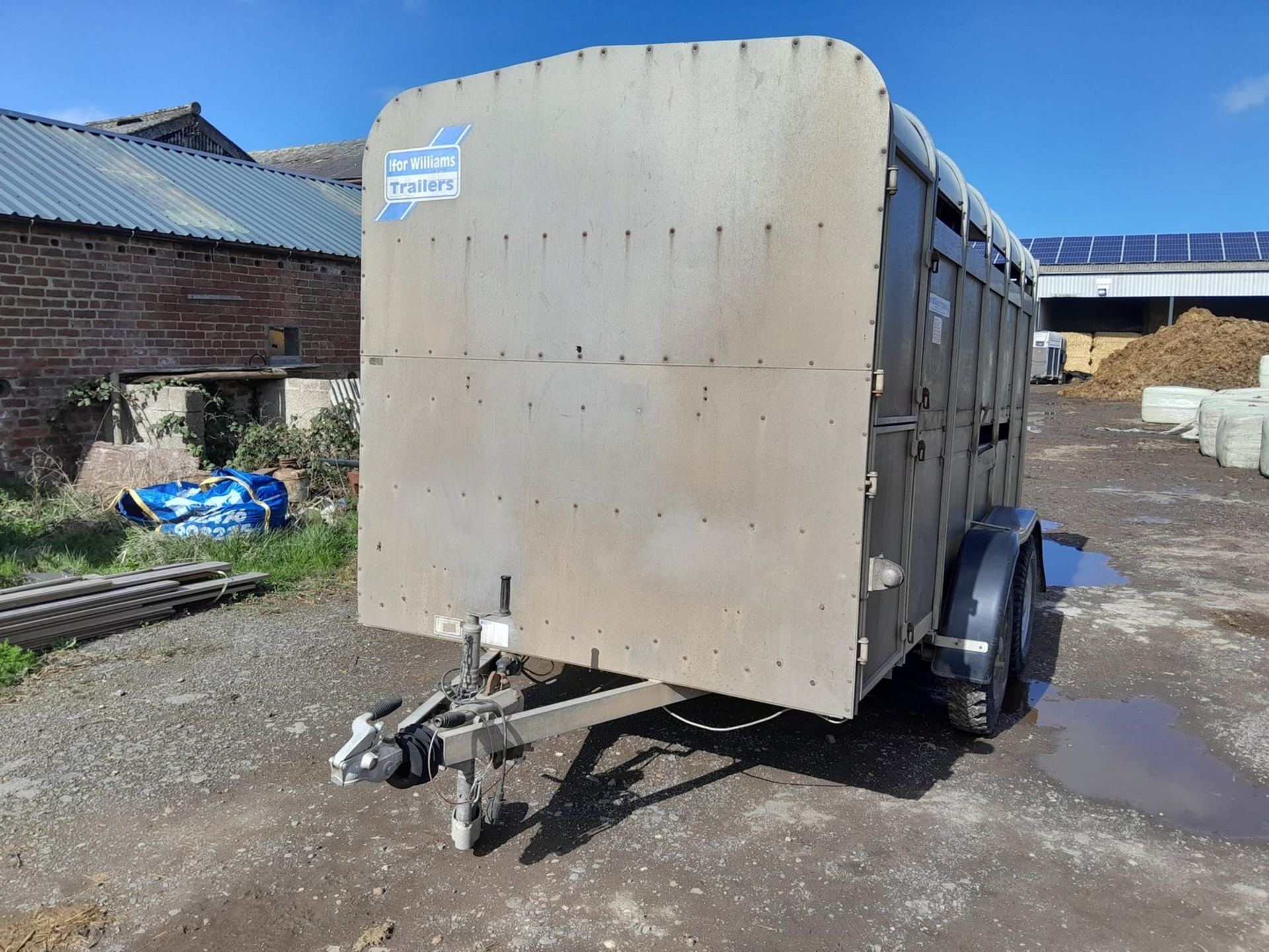 Ifor Williams 12' twin axle livestock trailer with internal cattle gate. Fitted for decks, with ramp - Image 9 of 9