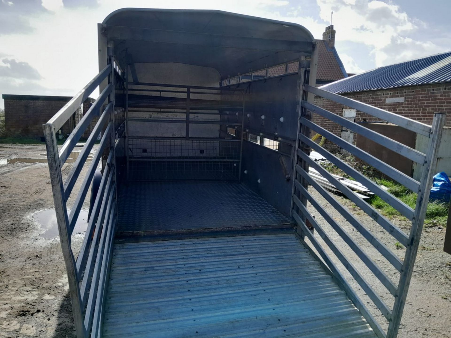 Ifor Williams 12' twin axle livestock trailer with internal cattle gate. Fitted for decks, with ramp - Image 7 of 9