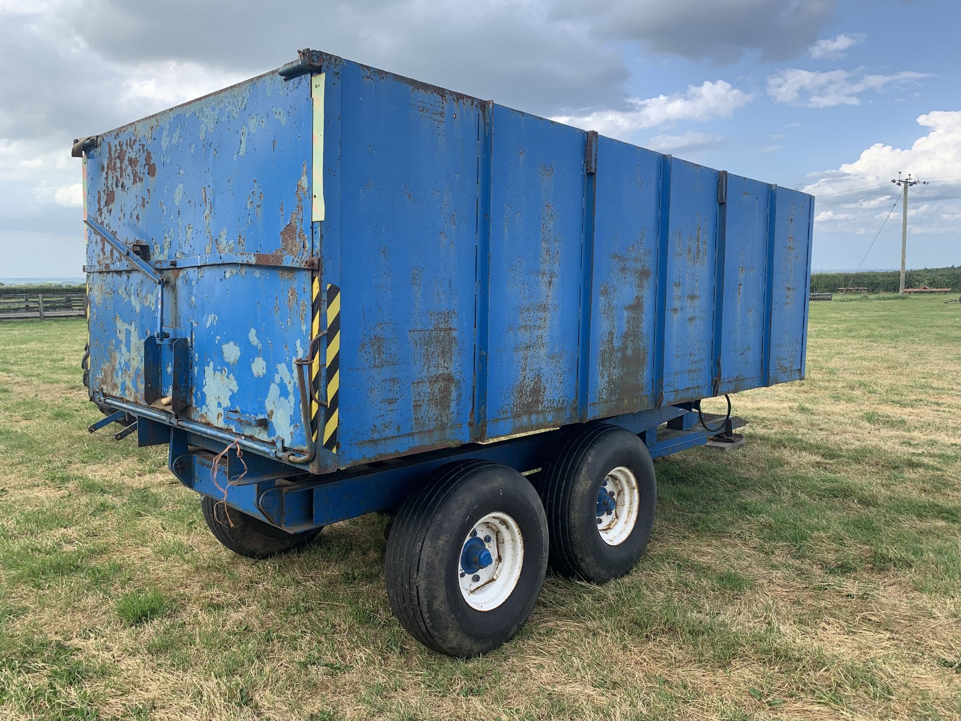 NO VAT Twin axle grain trailer - Image 3 of 3