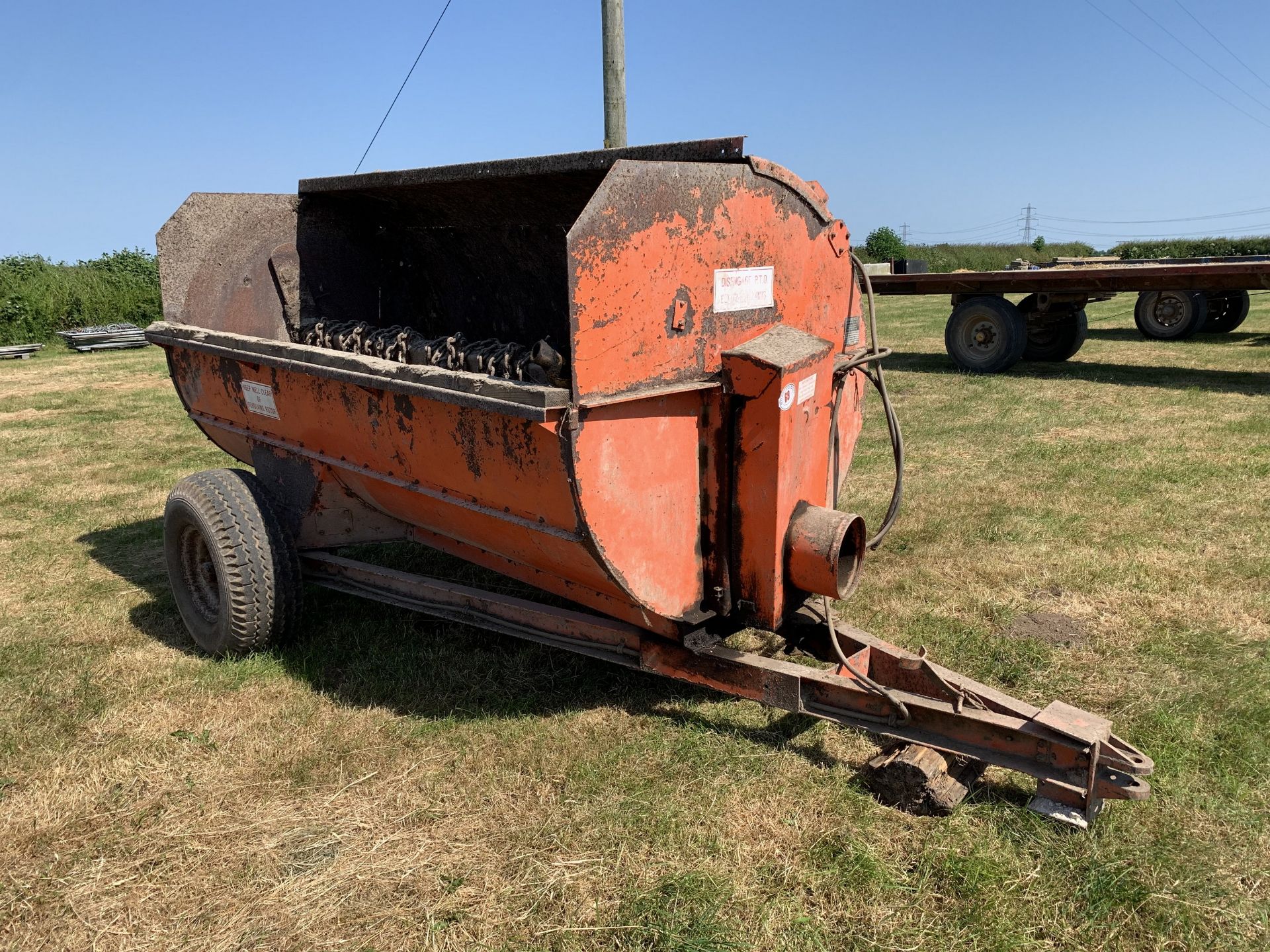 Dowdeswell 2050 side spreader muck spreader