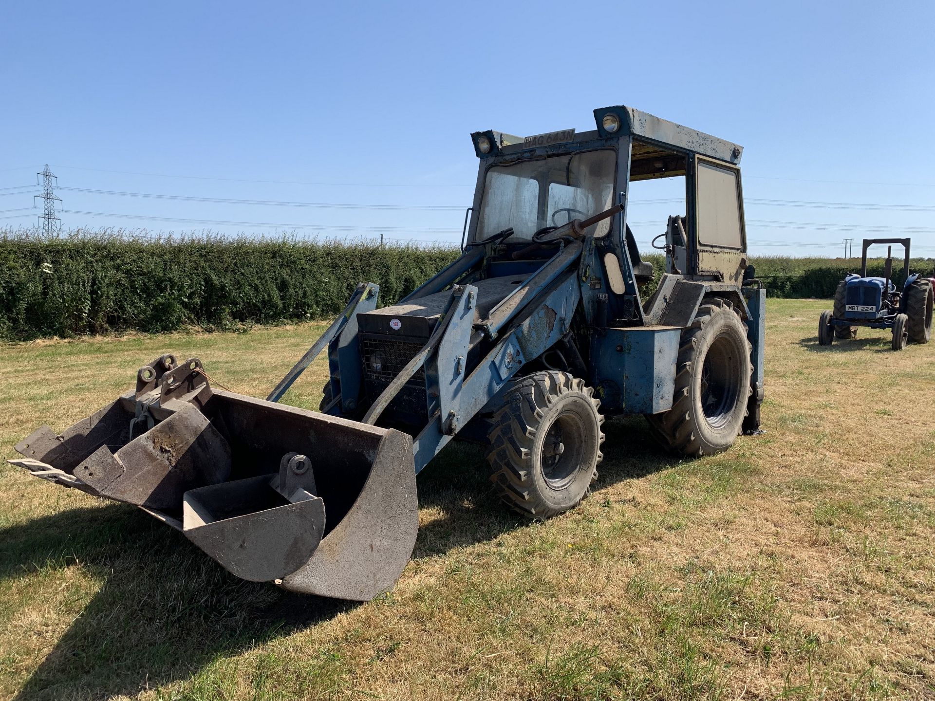 NO VAT Hy-Mac backhoe digger, HAG 643N, 8066 hours, with 3 buckets