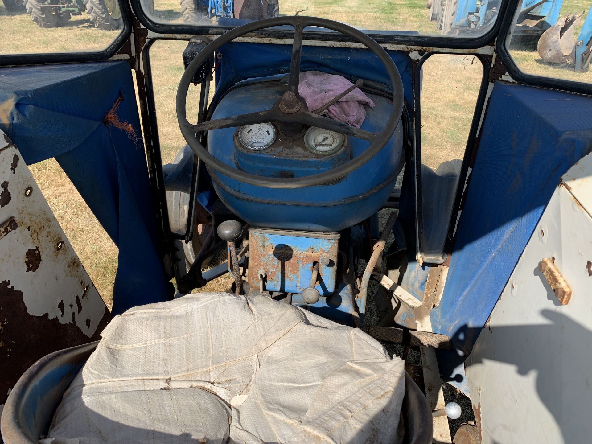 NO VAT Fordson Major tractor, with cab - Image 2 of 4