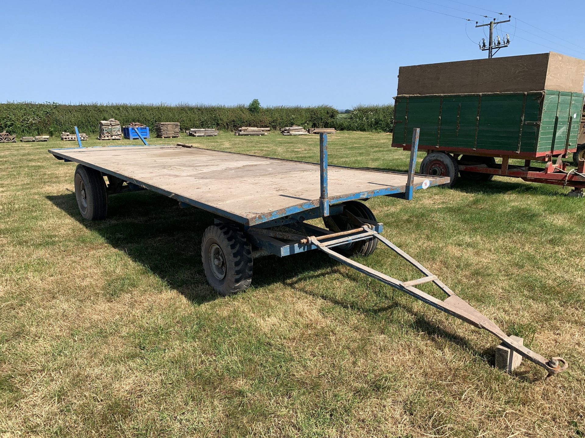 Bale trailer on rully