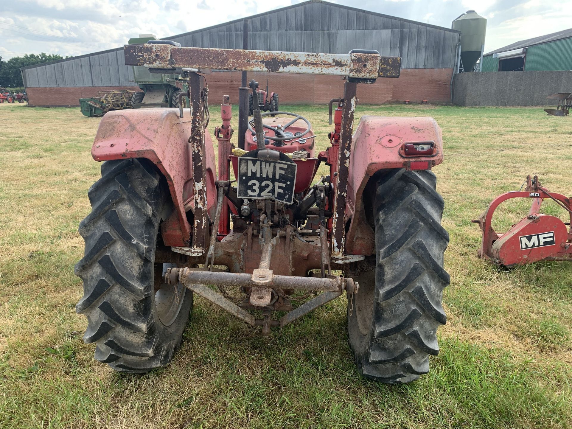 NO VAT Massey Ferguson 135 tractor, MWF 32F, 5010 hours - Image 3 of 4