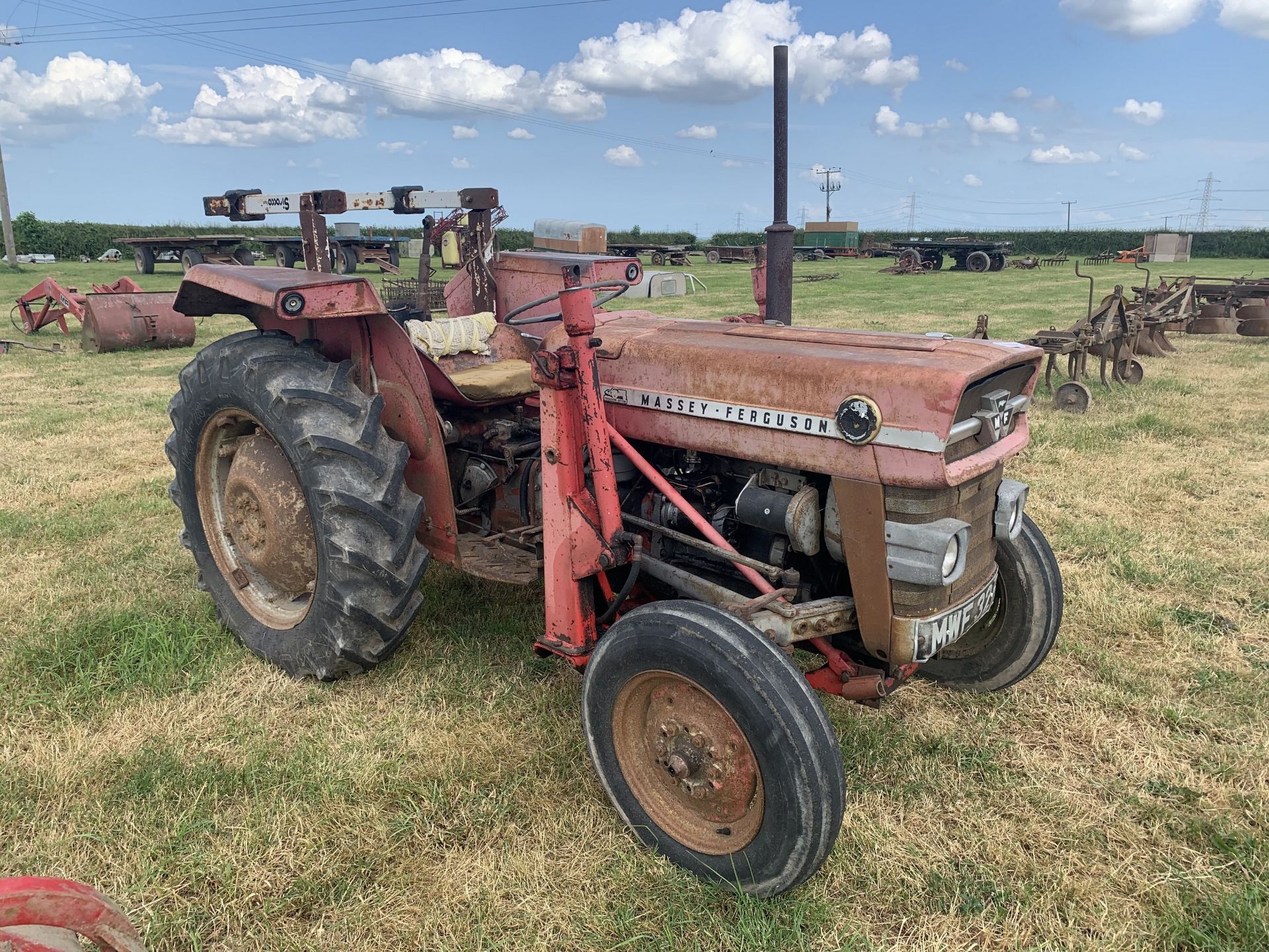 NO VAT Massey Ferguson 135 tractor, MWF 32F, 5010 hours - Image 4 of 4