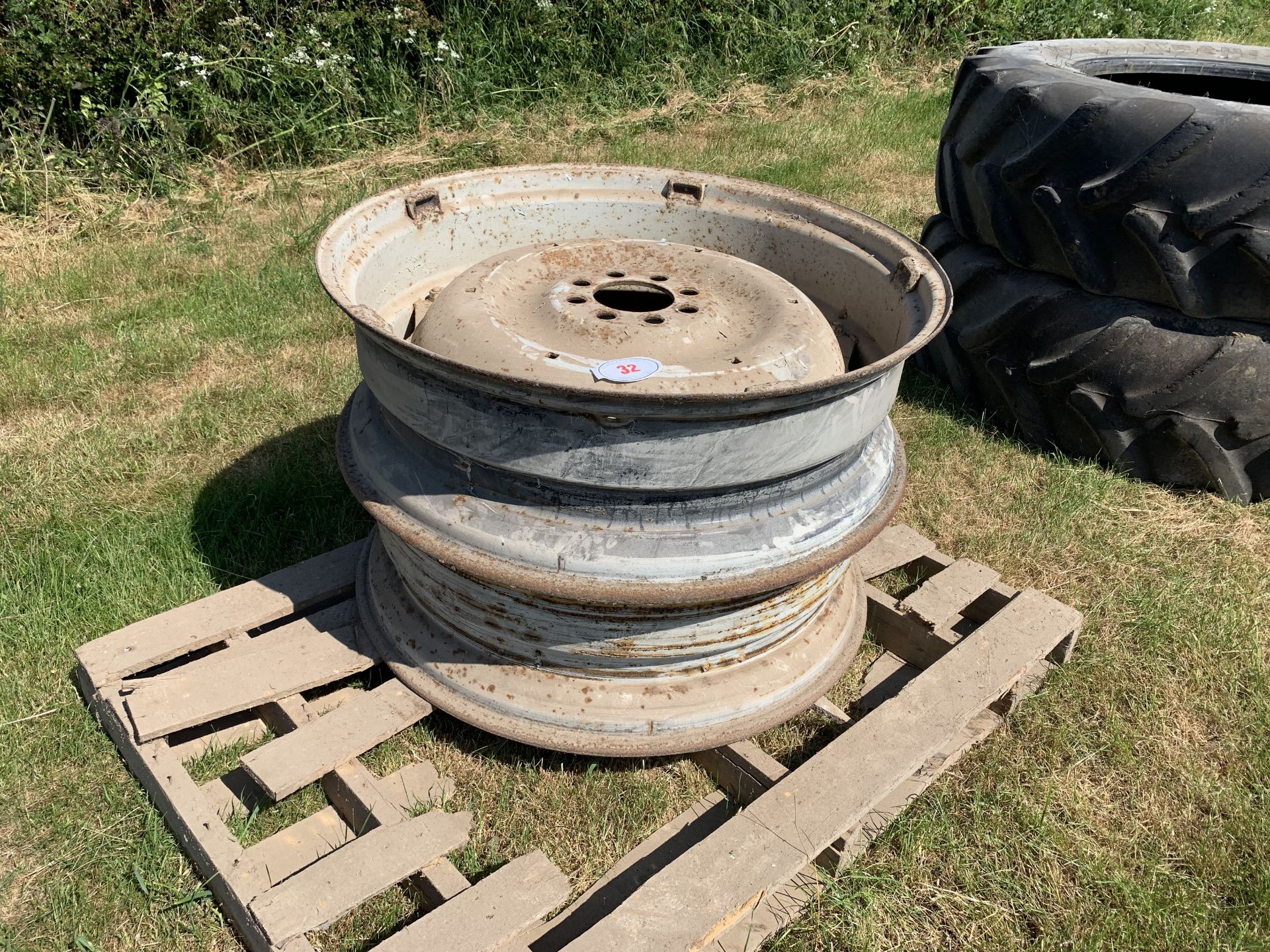 Pair of 8 stud wheel centres