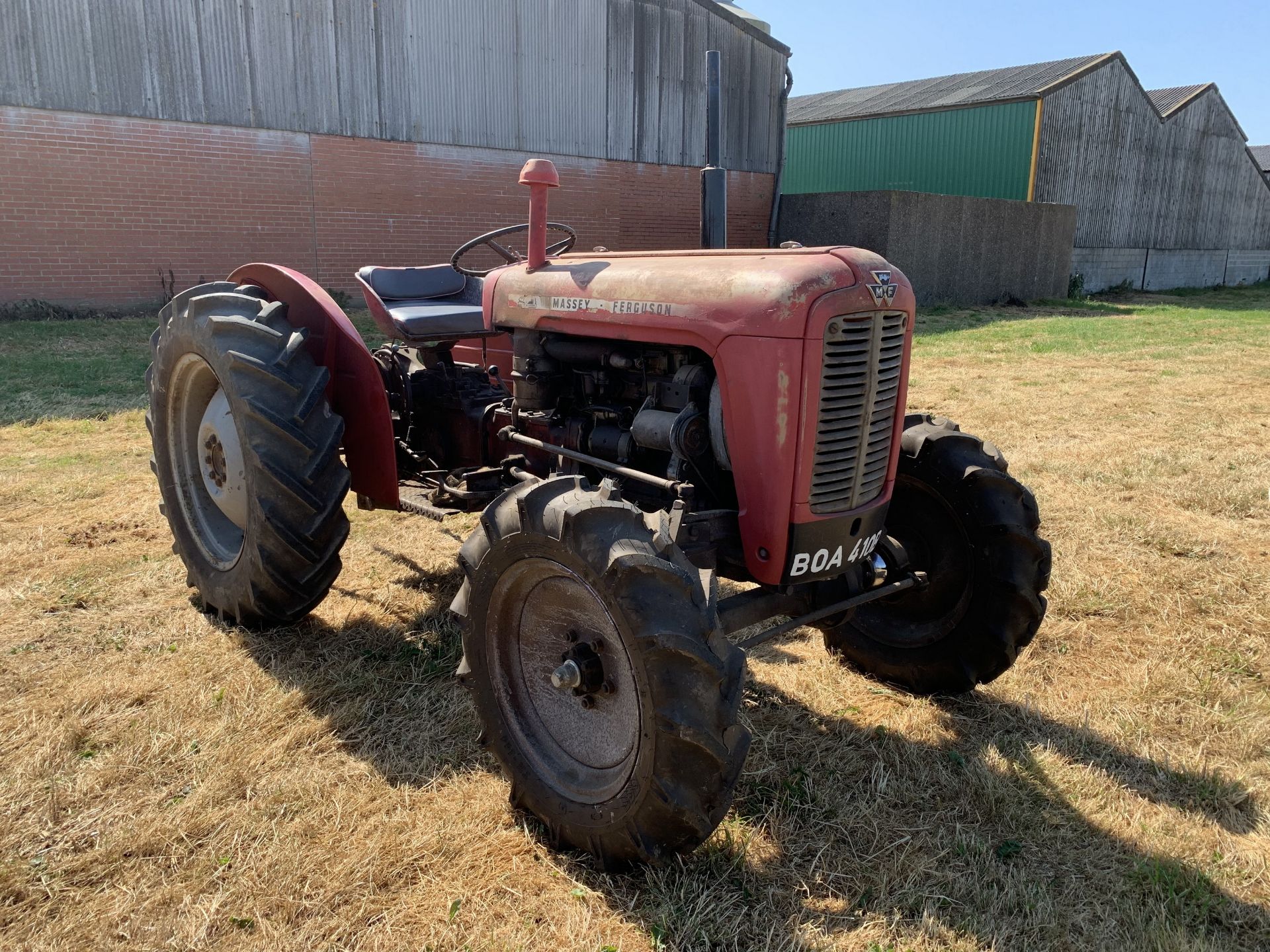 NO VAT Massey Ferguson 35 tractor, BOA 410B, 752 hours, 4wd, with V5