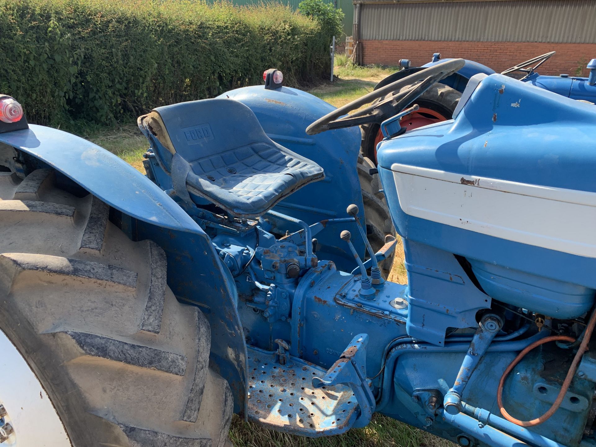 NO VAT Ford 3000 tractor, 5157 hours - Image 2 of 4