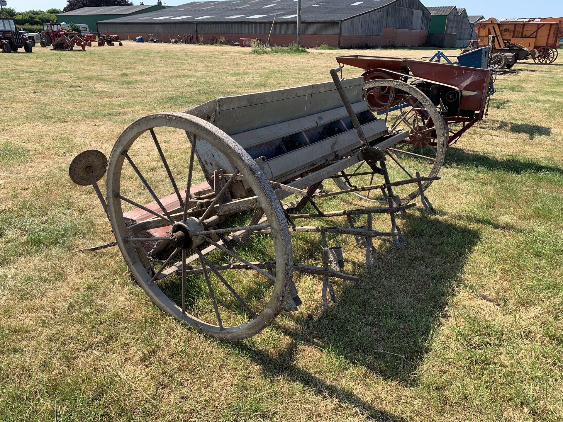 NO VAT Russells root drill & box - Image 2 of 2