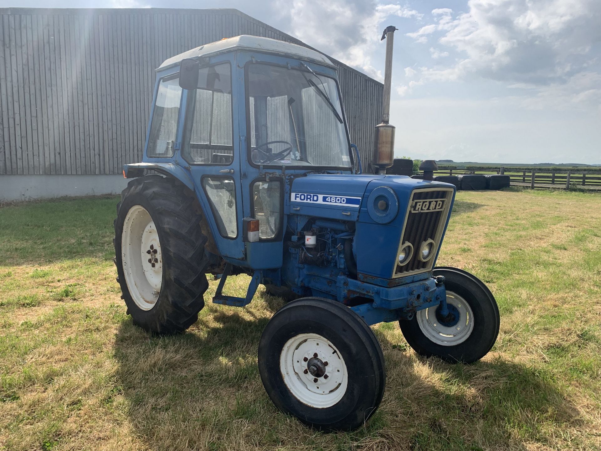 NO VAT Ford 4600 tractor, RJF 925R, 5691 hours, with V5 - Image 4 of 4