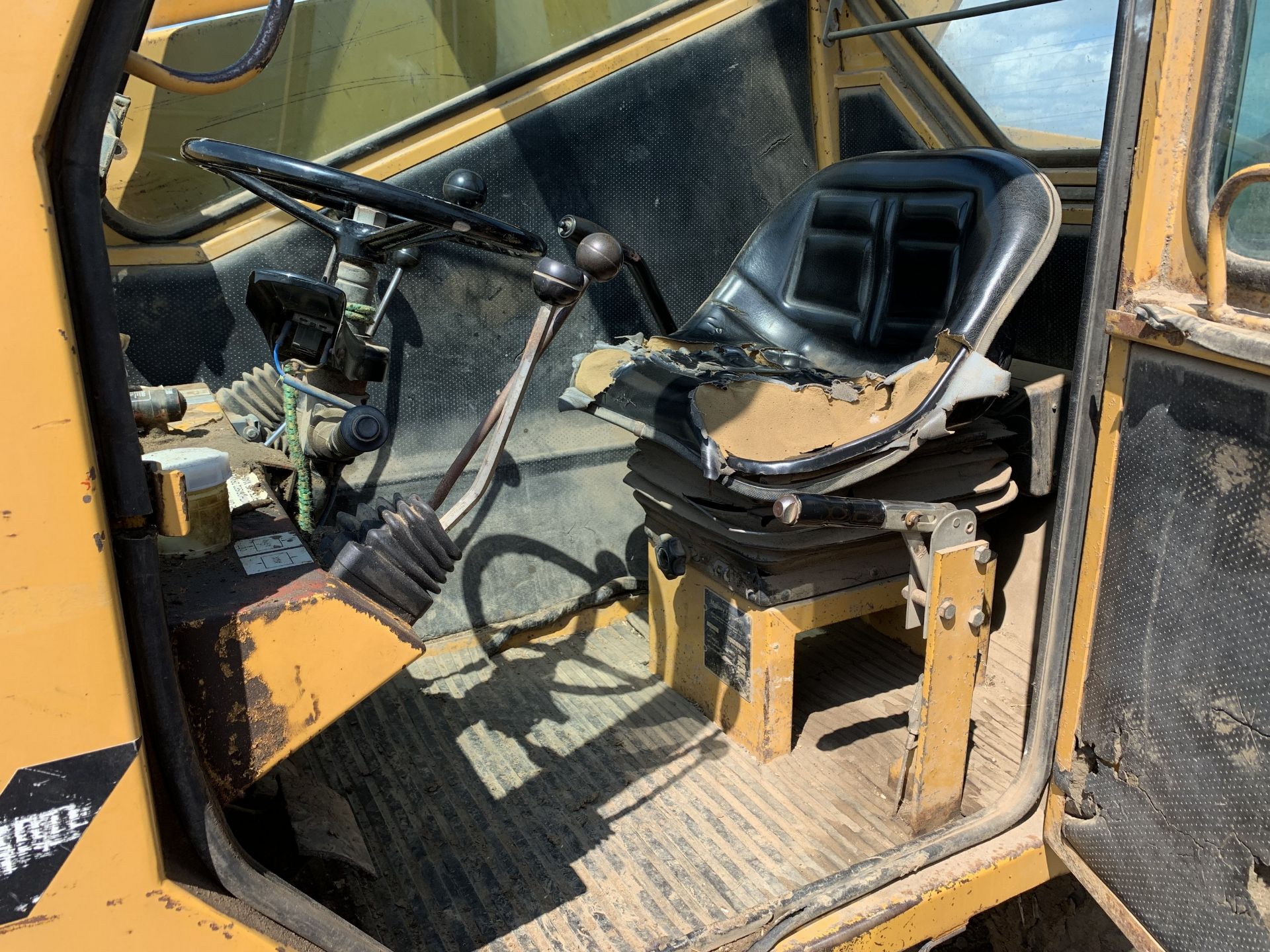 Massey Ferguson 24 telehandler, C667 OEG, 5842 hours, with grain bucket - Image 5 of 5