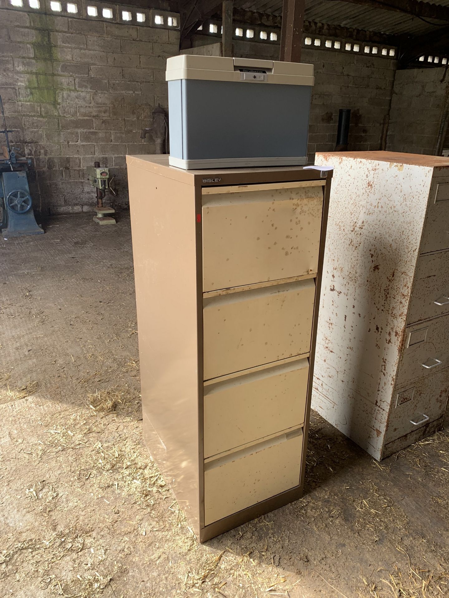 NO VAT Filing cabinet