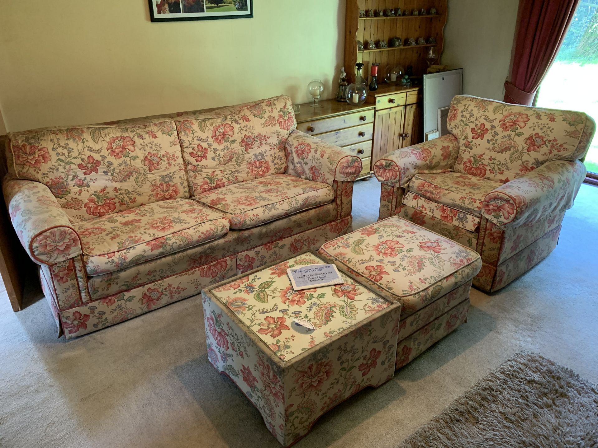 NO VAT 4 piece living room suite