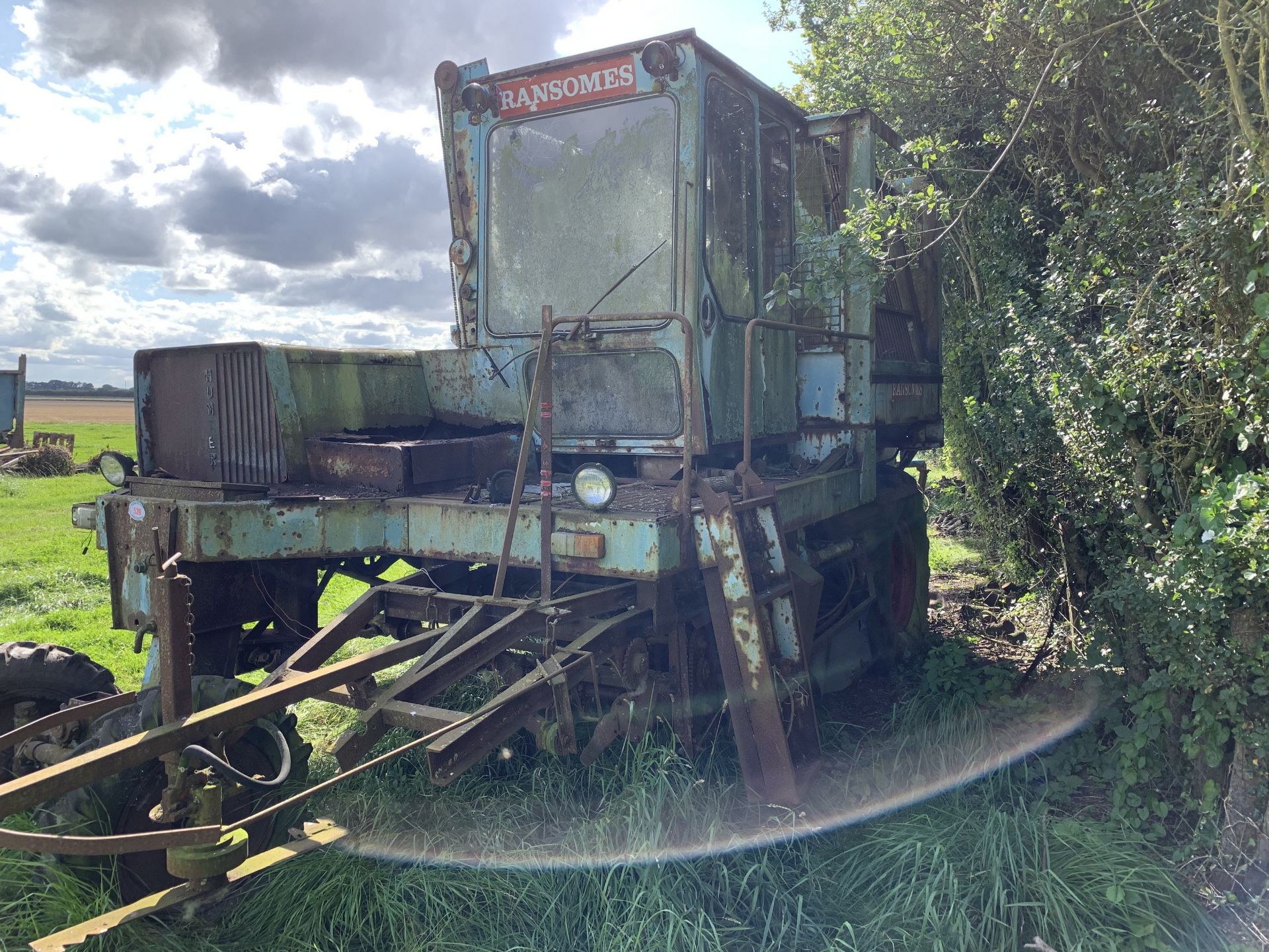 Ransomes Hunter 2 row beet harvester, 4 cylinder Ford diesel engine, non-runner, not road - Image 3 of 4