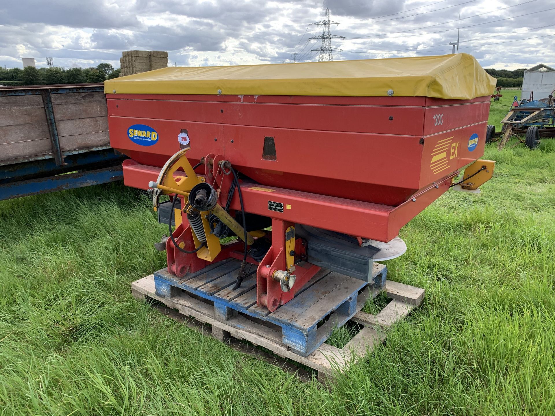 KRM 1300 fertiliser spreader