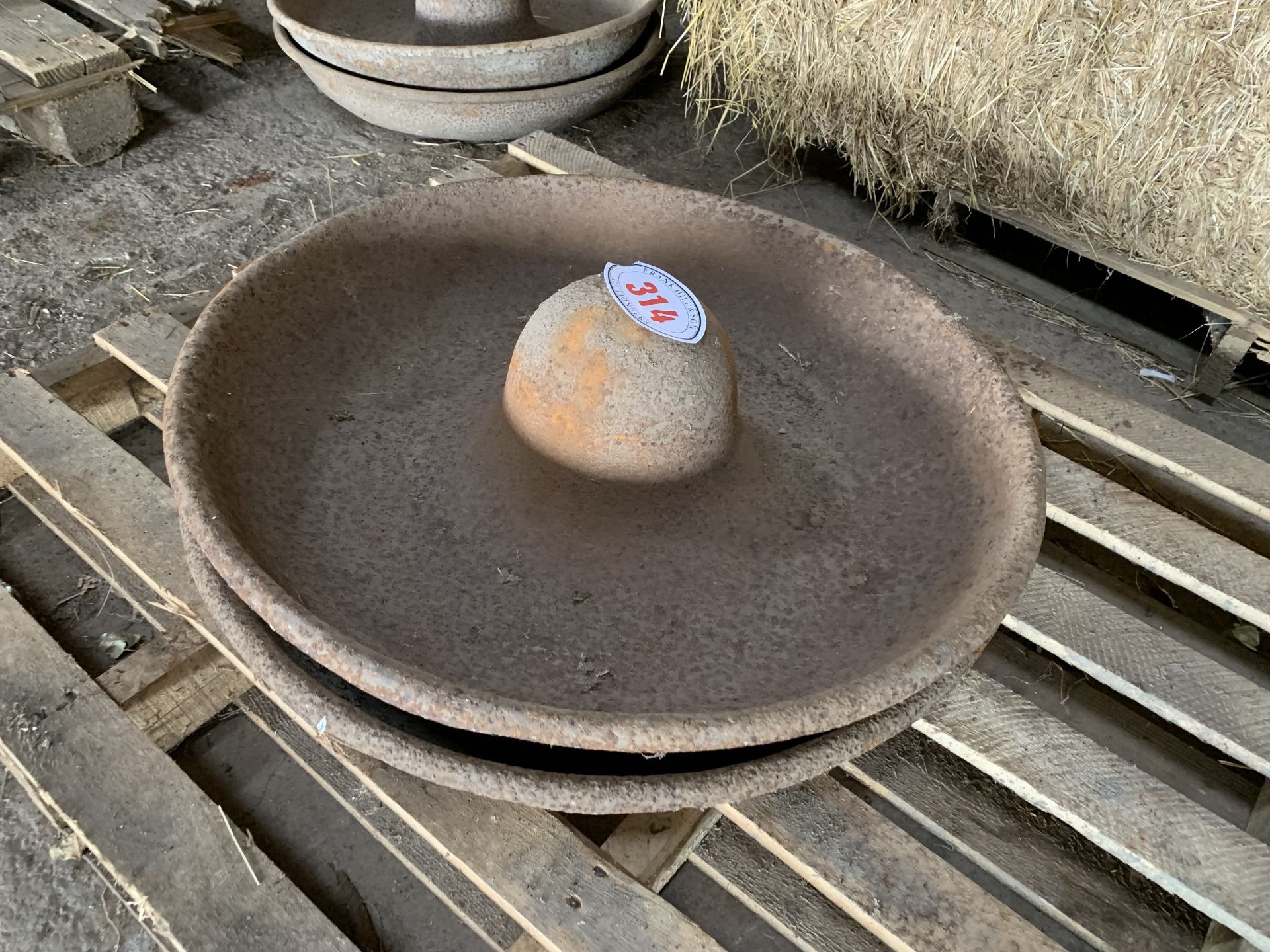 NO VAT Pair of mexican hat feeders