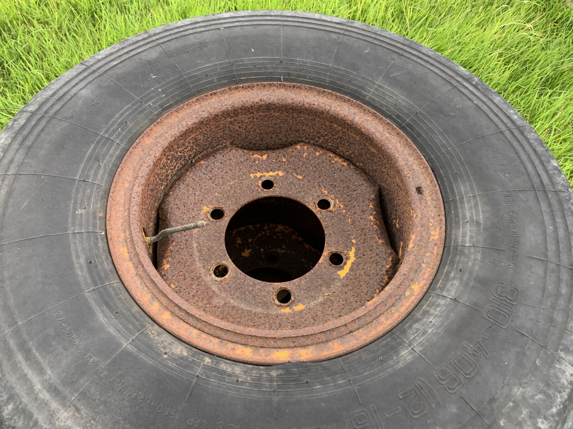 2 trailer wheels & tyres - Image 2 of 2
