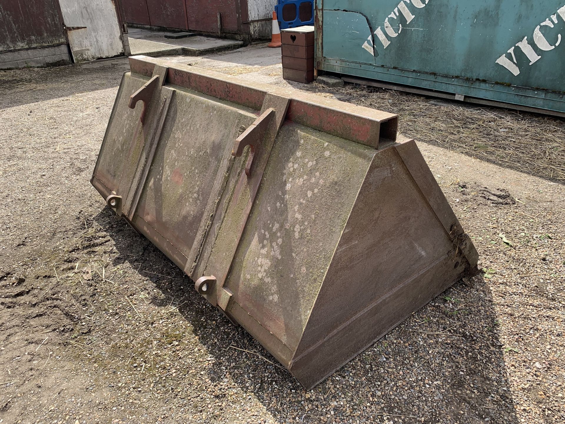 Corn bucket, JCB brackets - Image 2 of 2