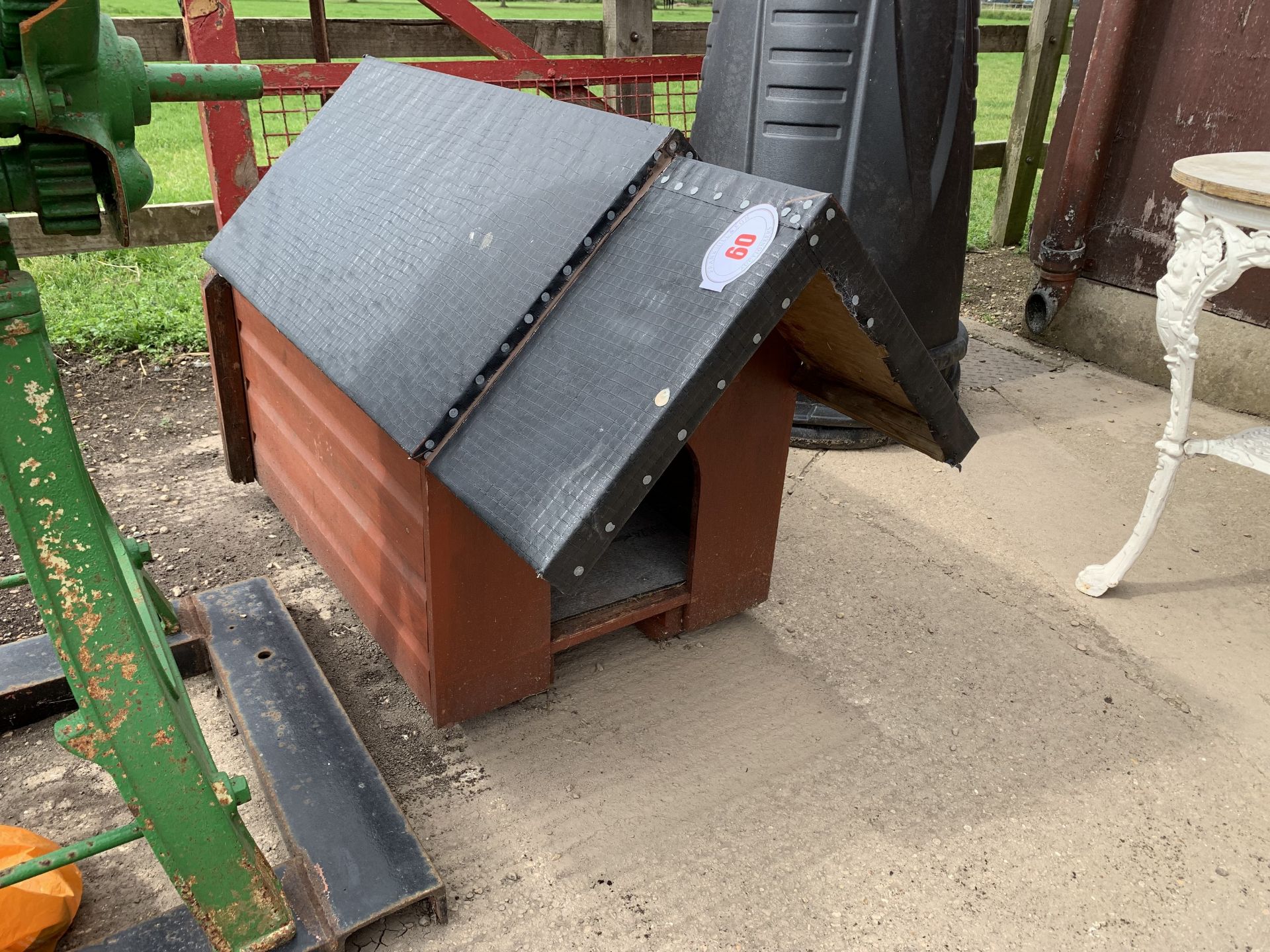 NO VAT Dog kennel