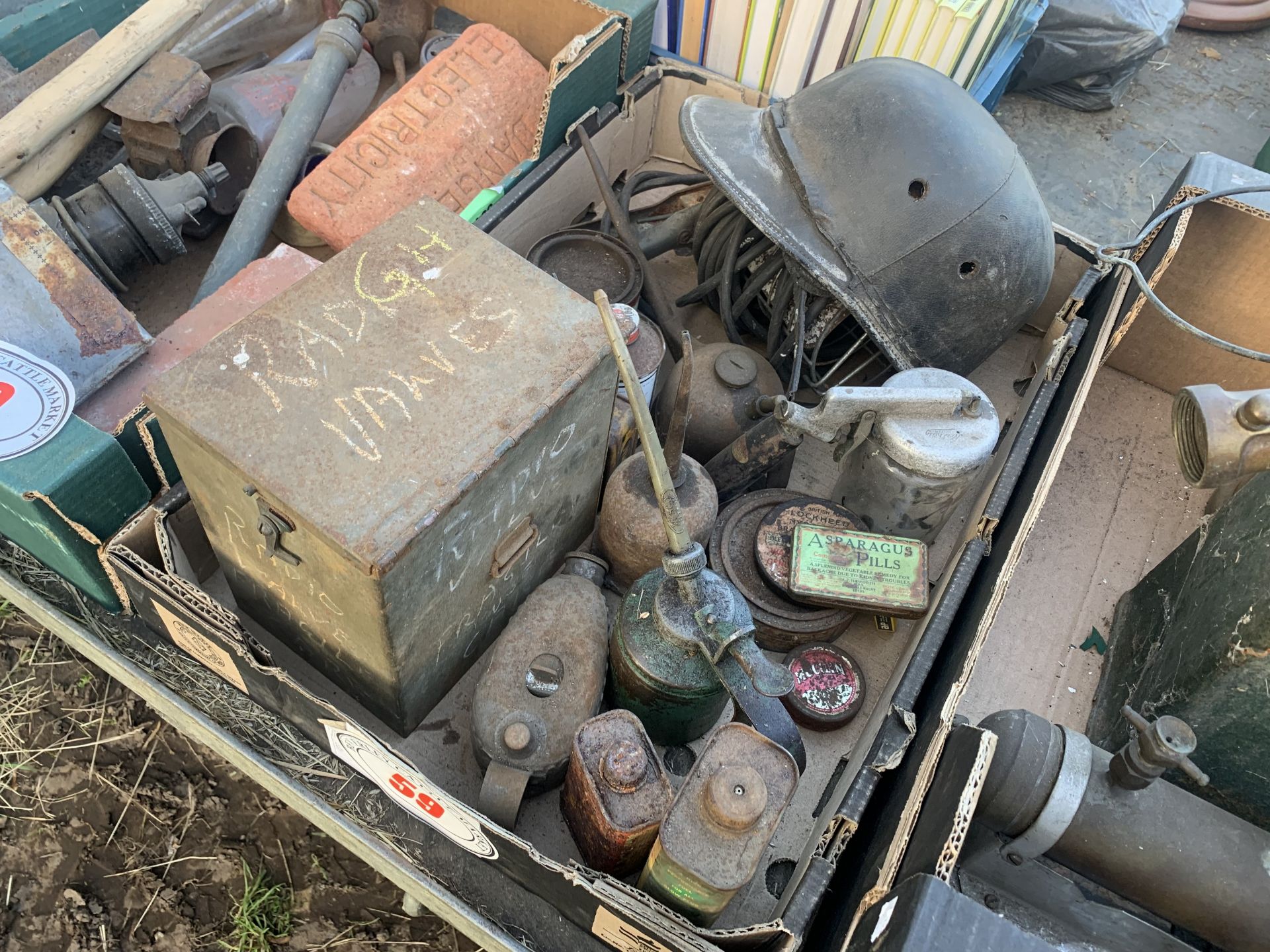Oil cans & tins etc
