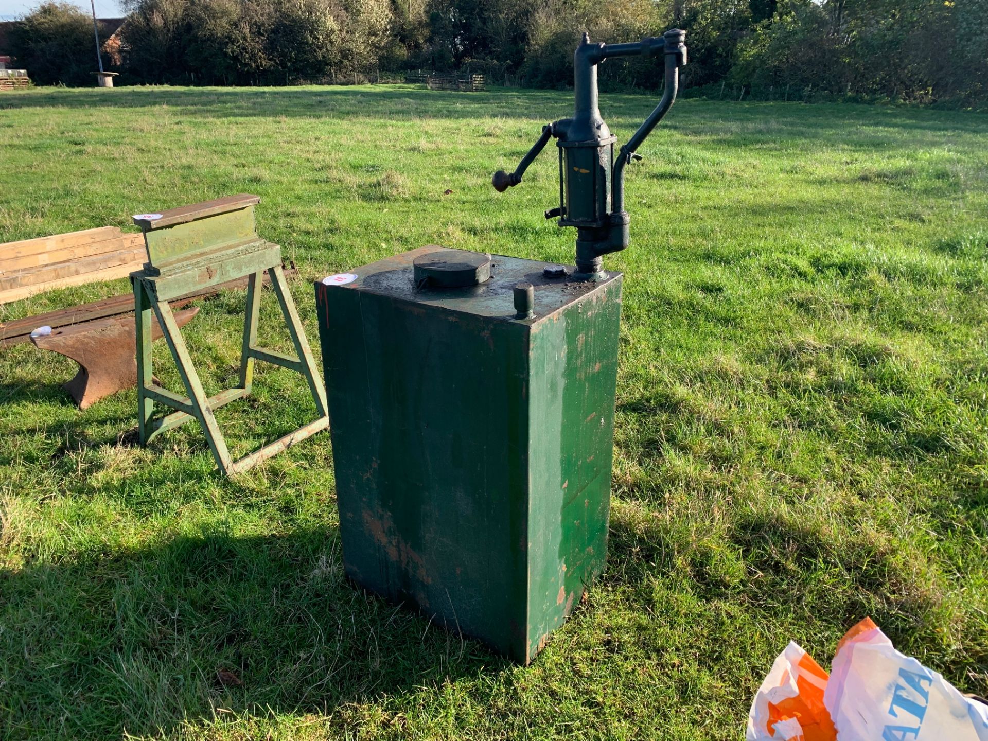 Oil tank & hand pump wo