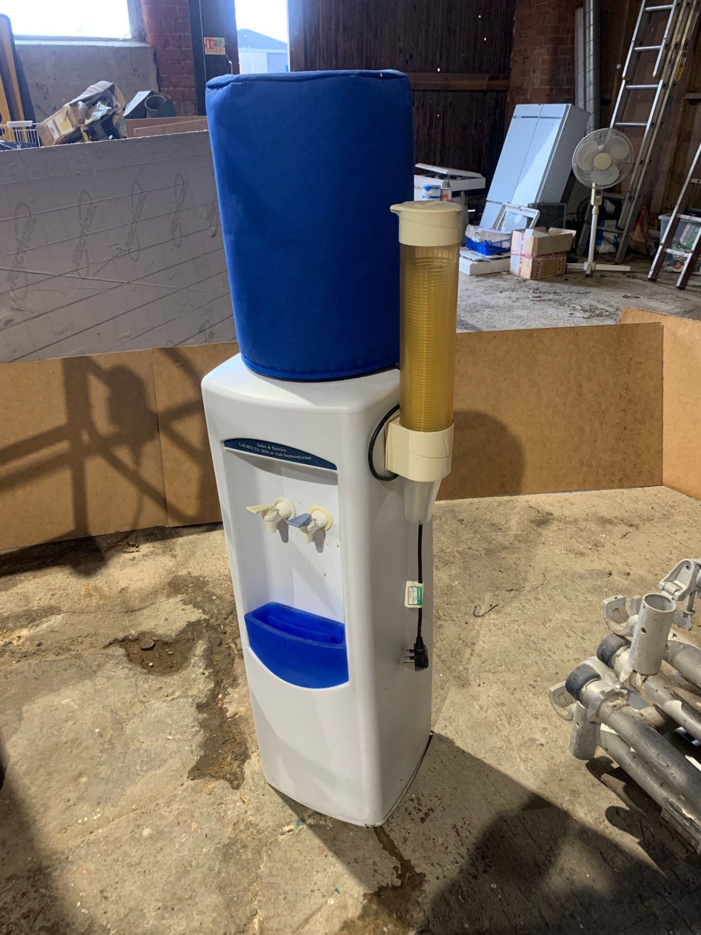 Electric water dispenser