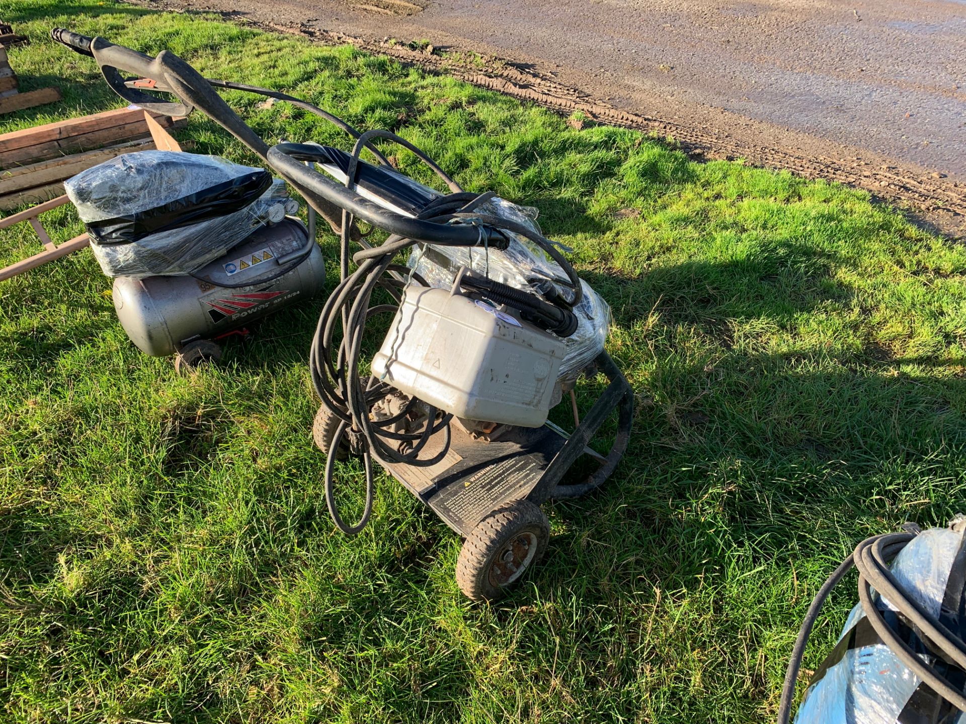 5.5hp petrol power washer wo - Image 2 of 2