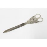 George VI silver handled scissors, Viners Sheffield 1936, 21cm long