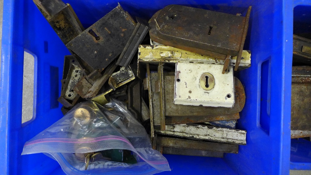 Architectural interest, four boxes containing lock mechanisms (4) - Image 2 of 5