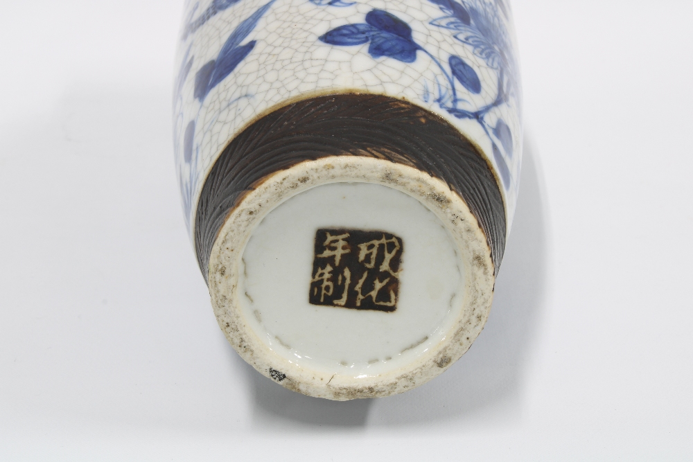 Chinese blue and white dragon vase, 29cm - Image 4 of 4