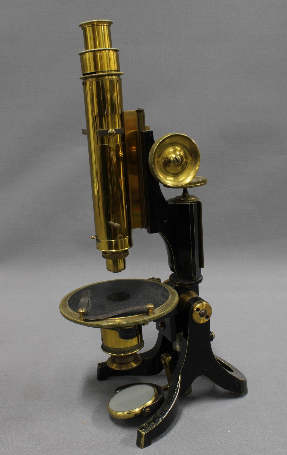 Swift & Sons petrological microscope, in black and brass, 36cm tall - Image 2 of 3