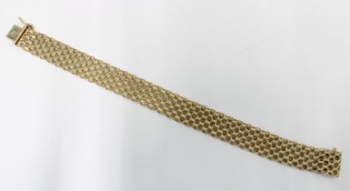 14ct gold flat link bracelet with textured finish, clasp stamped Italy 14kt