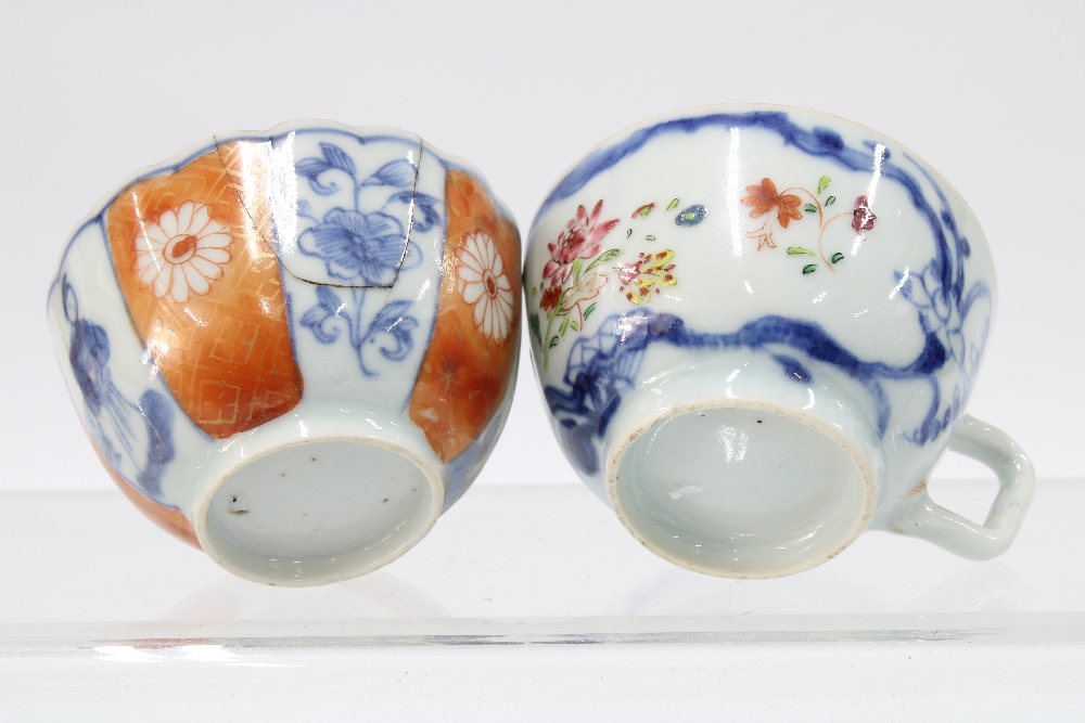 19th century Chinese blue and white tea cup and a collection of Imari table wares to include two - Image 3 of 5