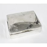 Edwardian silver table cigarette box, London 1908 (a/f with dents) 16 x 12cm