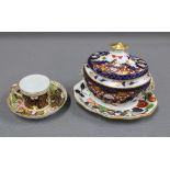 Chamberlains Worcester sucrier / small tureen and stand, 16cm together with a Worcester cup and