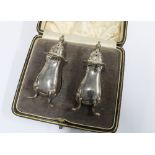 George V pair of silver pepper pots, Sheffield 1918, in original fitted case (2)