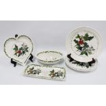 Portmeirion, Holly and the Ivy pattern table wares to include a heart shaped dish, etc (7)