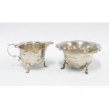 George V silver cream jug and matching sugar bowl, Chester 1920 (2)
