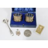 Mixed lot to include a pair of silver napkin rings, Birmingham 1923, in original fitted box,