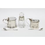 George V silver mustard with hinged lid, blue glass liner and silver condiment spoon, Sheffield