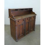Victorian chiffonier, the superstructure with four pigeon holes above a rectangular top with rounded