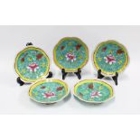 Set of five Chinese famille rose bowls, 15cm diameter (5)
