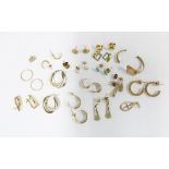 9 pairs 9ct gold earrings stamped 375, 9ct gold pendant, a 9ct gold scrap signet ring and five pairs