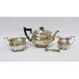 George V silver teaset, Sheffield 1934, comprising teapot, milk jug and sugar bowl together with