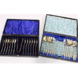 Victorian cased set of twelve silver teaspoons with matching tongs, Glasgow 1888 and a cased set