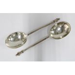 A Victorian pair of silver Apostle spoons, London 1883, 21cm (2)