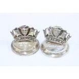 A pair of George V silver menu / place name holders, Chester 1920, 5cm (2)