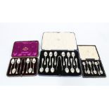 A cased set of twelve silver teaspoons and matching sugar tongs, Sheffield 1931, cased set of six