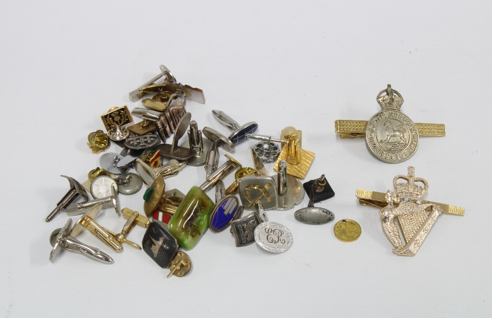 A collection of cap badges and cufflinks together with a Victorian florin coin (a lot) - Image 2 of 2